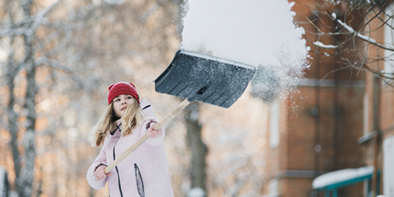 PELLETER LA NEIGE EN MINIMISANT LES RISQUES DE BLESSURES